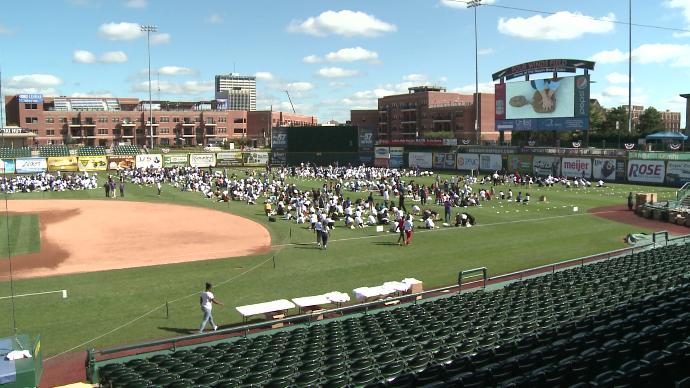 1,800 eighth-graders learn CPR at Four Winds Field